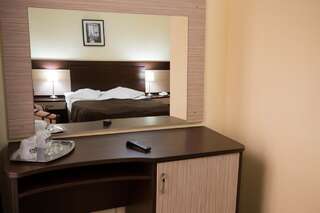Отель Hotel Rina Cerbul Синая Двухместный номер с 1 кроватью или 2 отдельными кроватями-2