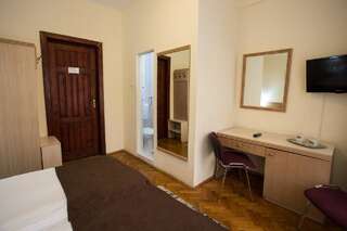 Отель Hotel Rina Cerbul Синая Двухместный номер с 1 кроватью или 2 отдельными кроватями-3